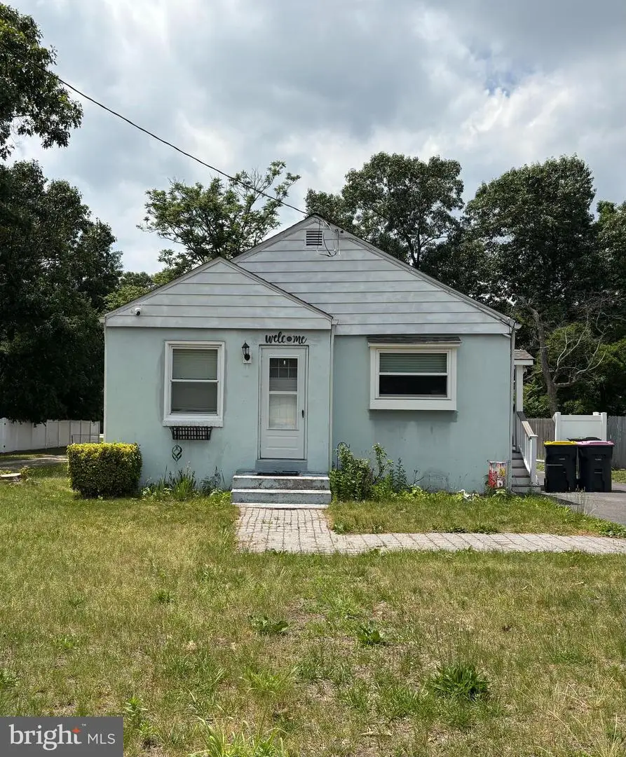 406 Oak Ave, West Berlin, NJ 08091 - #1