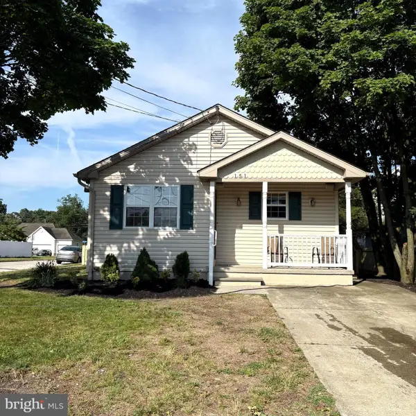151 Pine Ave, WEST BERLIN, NJ 08091