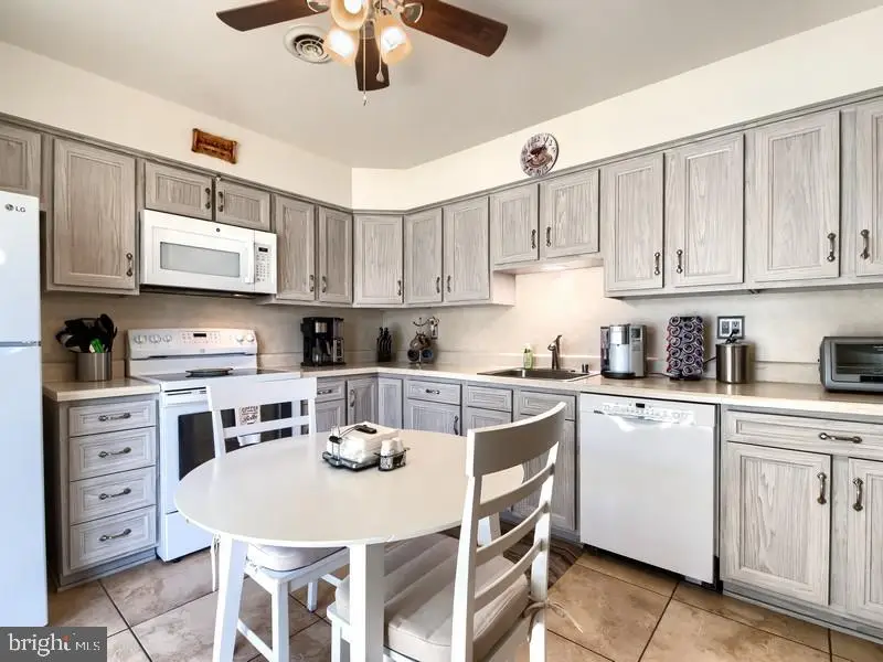 30 Poplar Ave, Hammonton, NJ 08037 - #3