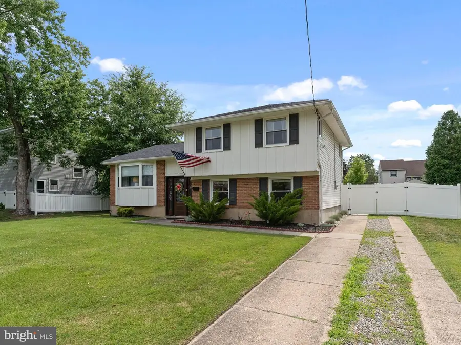 52 Longwood Dr, Stratford, NJ 08084 - #2