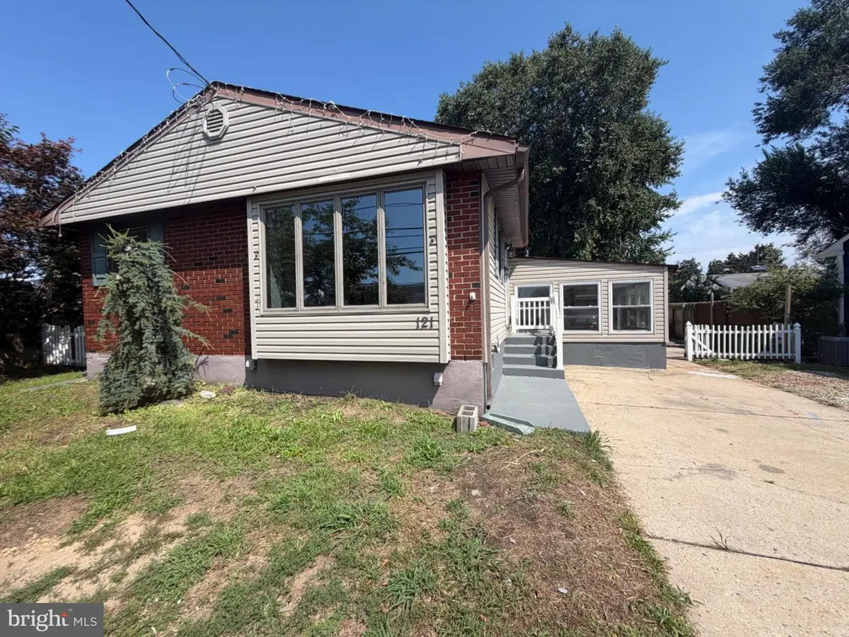 121 Edgewood Ave, Bellmawr, NJ 08031 - #1