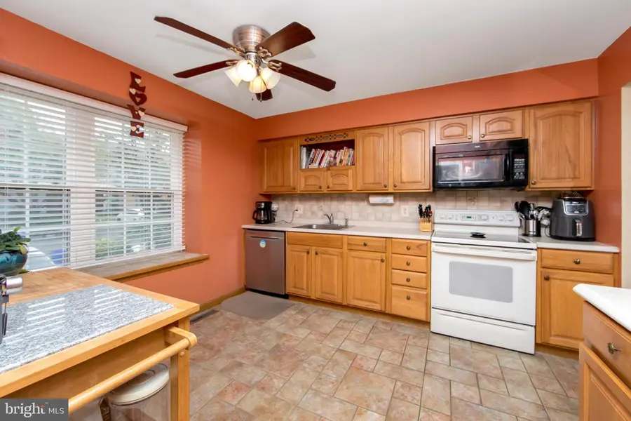 27 Crofton Cmns, Cherry Hill, NJ 08034 - #2