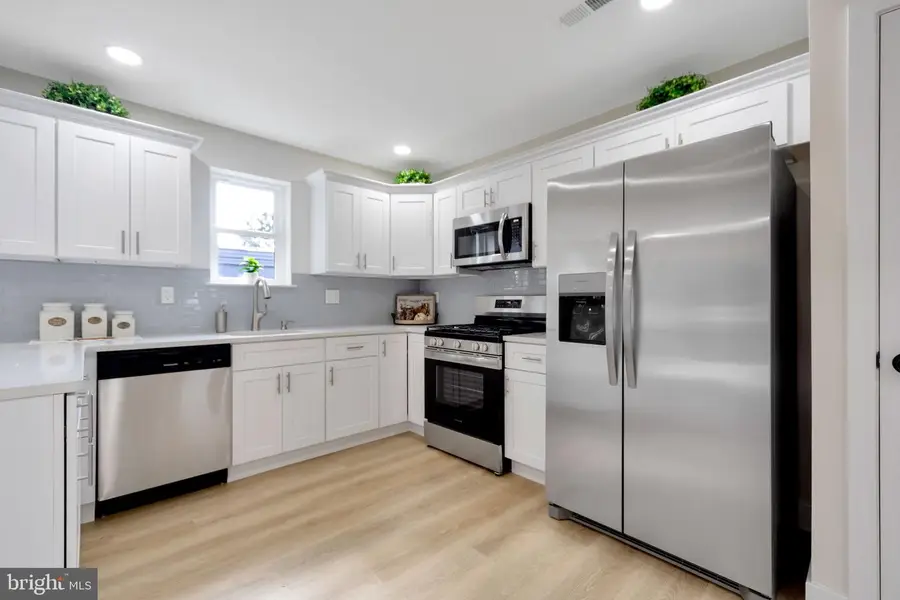 325 Larch Ave, West Berlin, NJ 08091 - #3