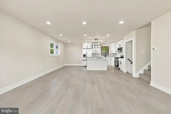 8 Great Oak Rd, VOORHEES, NJ 08043