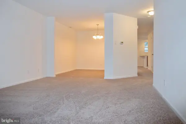 4 Park Side Dr, SICKLERVILLE, NJ 08081