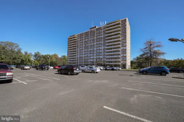 807 Barclay Towers Walk, CHERRY HILL, NJ 08034