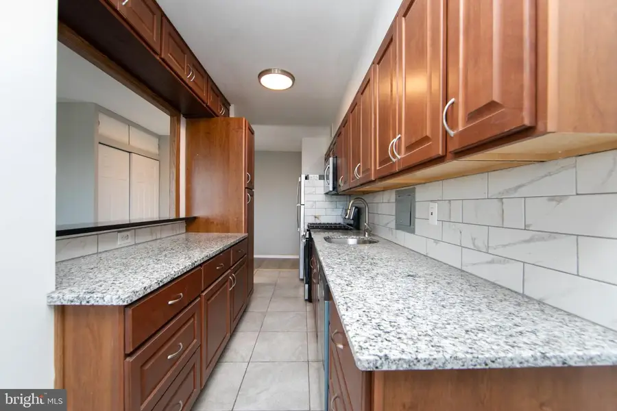 807 Barclay Towers Walk, Cherry Hill, NJ 08034 - #3