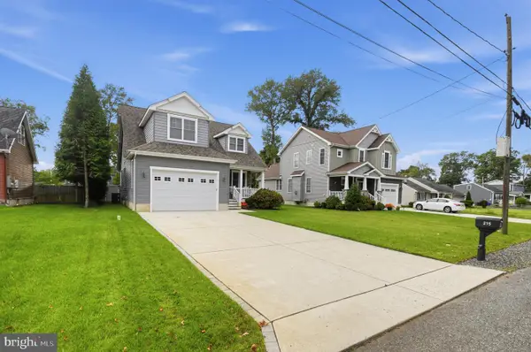 215 E 3rd Ave, CAPE MAY COURT HOUSE, NJ 08210