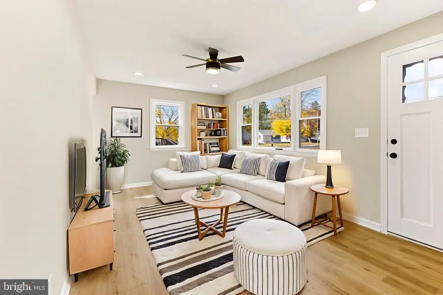 216 E Howard St, Clayton, NJ 08312 - Image #3