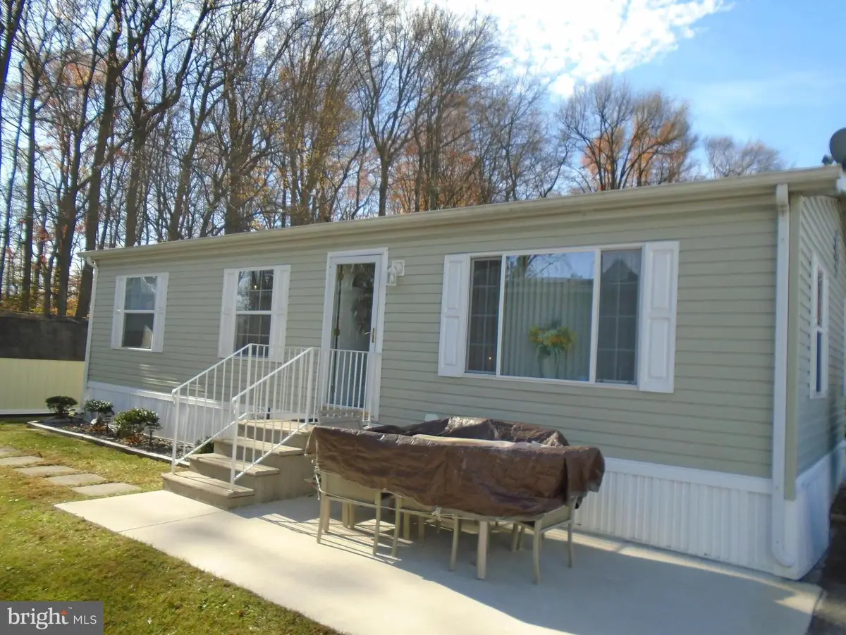 157 Robin Dr, West Deptford, NJ 08066 - Image #1