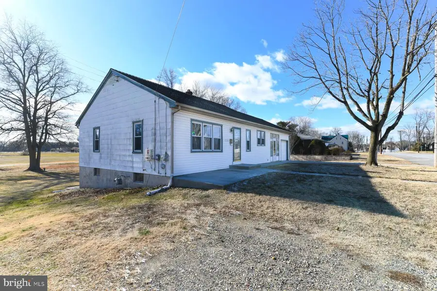 318 E Broad St, Gibbstown, NJ 08027 - Image #2