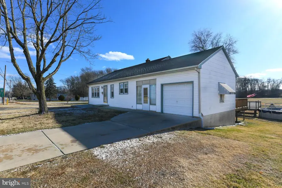 318 E Broad St, Gibbstown, NJ 08027 - Image #3