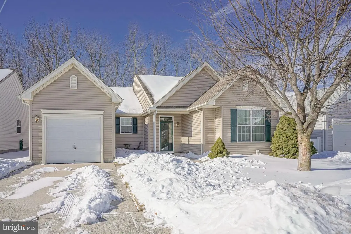 425 Periwinkle Dr, Woodbury, NJ 08096 - Image #1