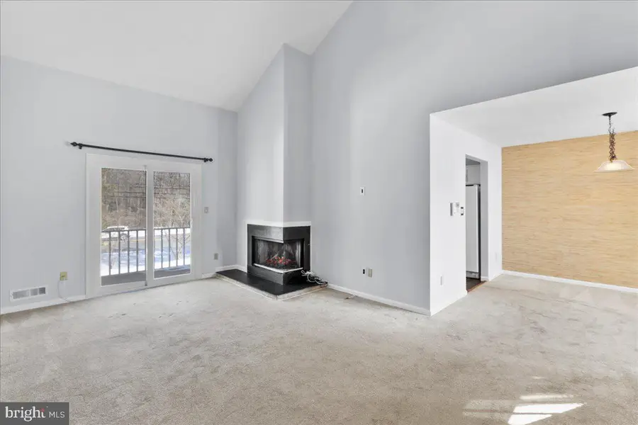 222 Steeplechase Ct, Woodbury, NJ 08096 - Image #2