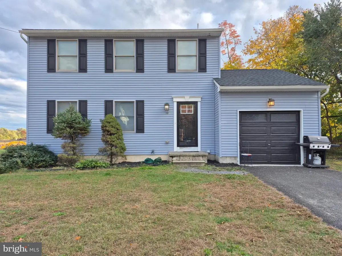 10 Carter Dr, Deptford, NJ 08096 - Image #1