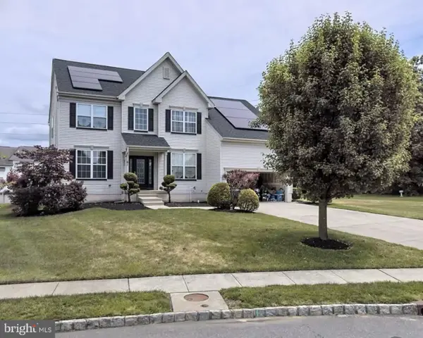 61 Candlewood Rd, WILLIAMSTOWN, NJ 08094