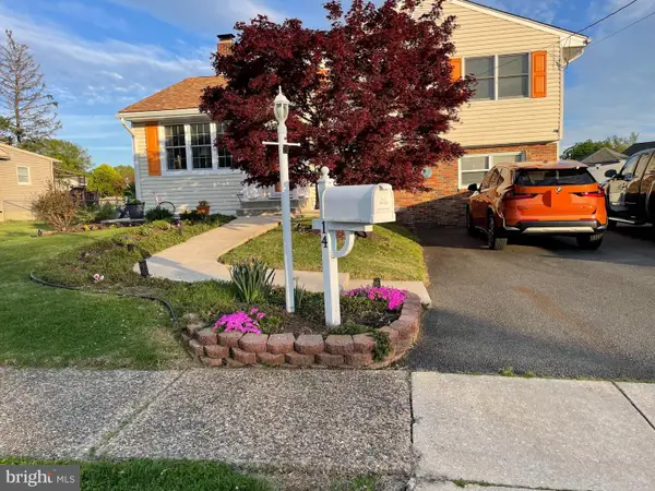 14 Reeves Rd, WEST DEPTFORD, NJ 08096