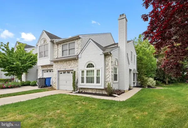 308 Lake Side Dr, SWEDESBORO, NJ 08085