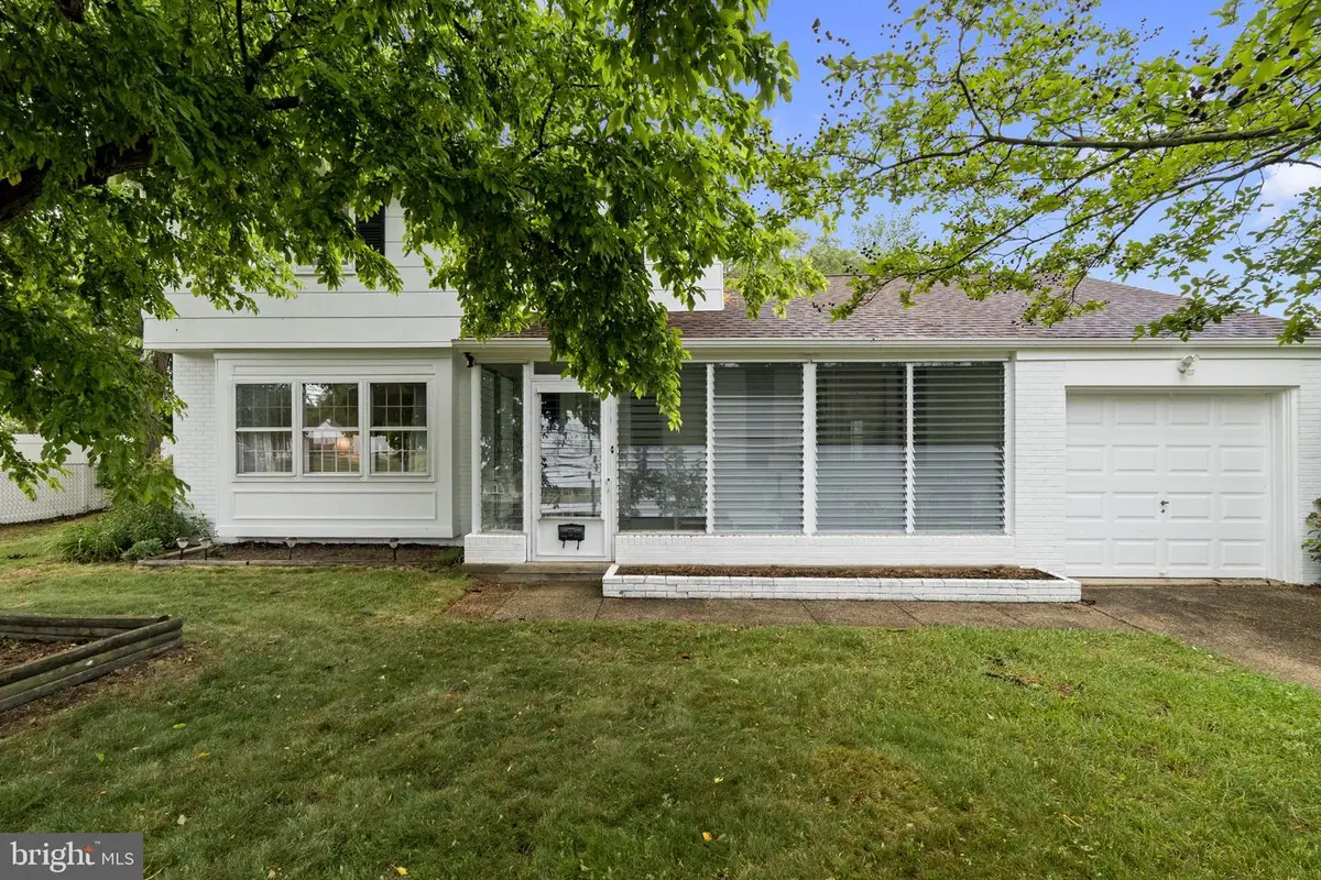 211 Swedesboro Ave, Gibbstown, NJ 08027 - #1