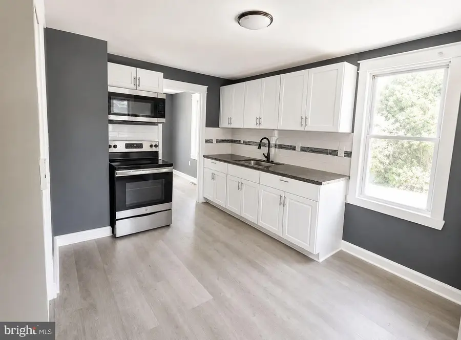 437 W Broad St, Paulsboro, NJ 08066 - #3