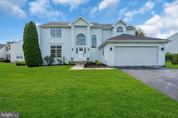 1055 Huntingdon Dr, WILLIAMSTOWN, NJ 08094