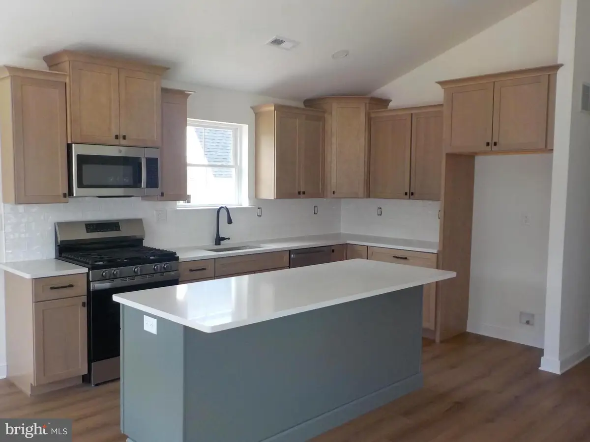 127 Newton Ave, Gibbstown, NJ 08027 - #1