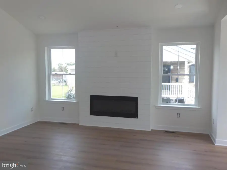 127 Newton Ave, Gibbstown, NJ 08027 - #2