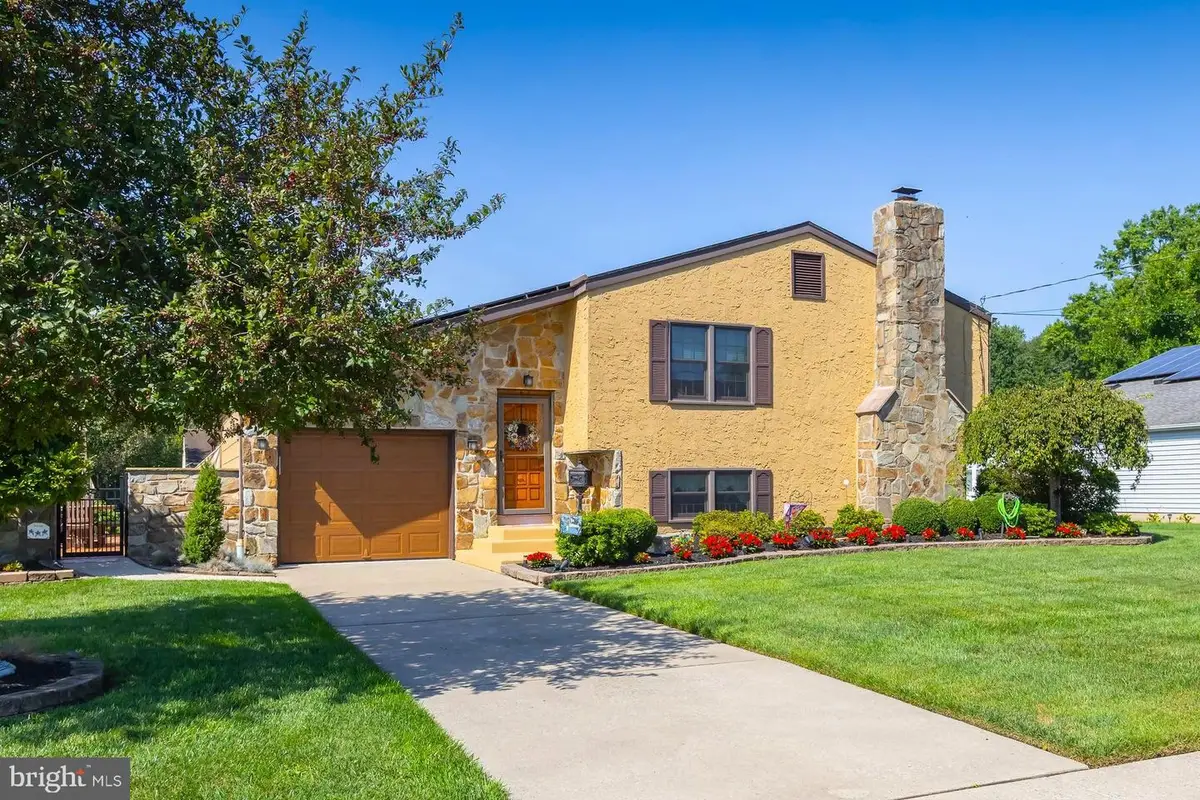 329 Carson Ave, Gibbstown, NJ 08027 - #1