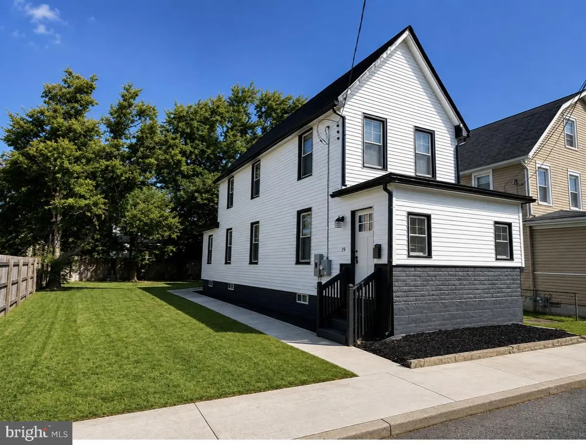 19 W Madison St, Paulsboro, NJ 08066 - #1