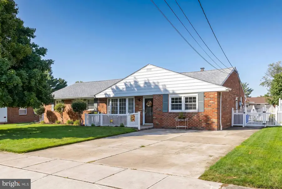 157 S School St, Gibbstown, NJ 08027 - #2