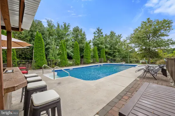 5 Orchard Dr, MULLICA HILL, NJ 08062