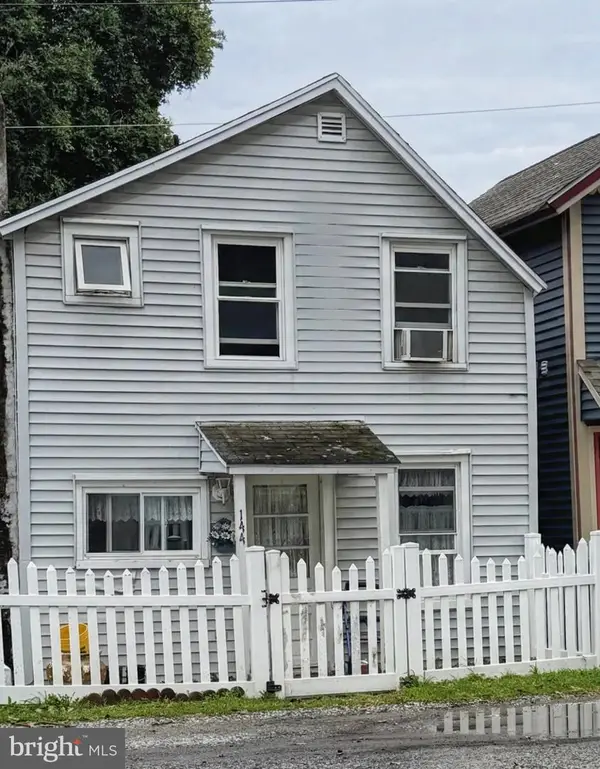 144 6th Ave, PITMAN, NJ 08071