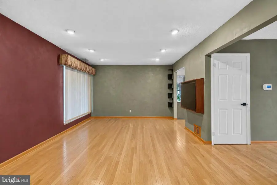 68 Longwood Dr, Sicklerville, NJ 08081 - #3