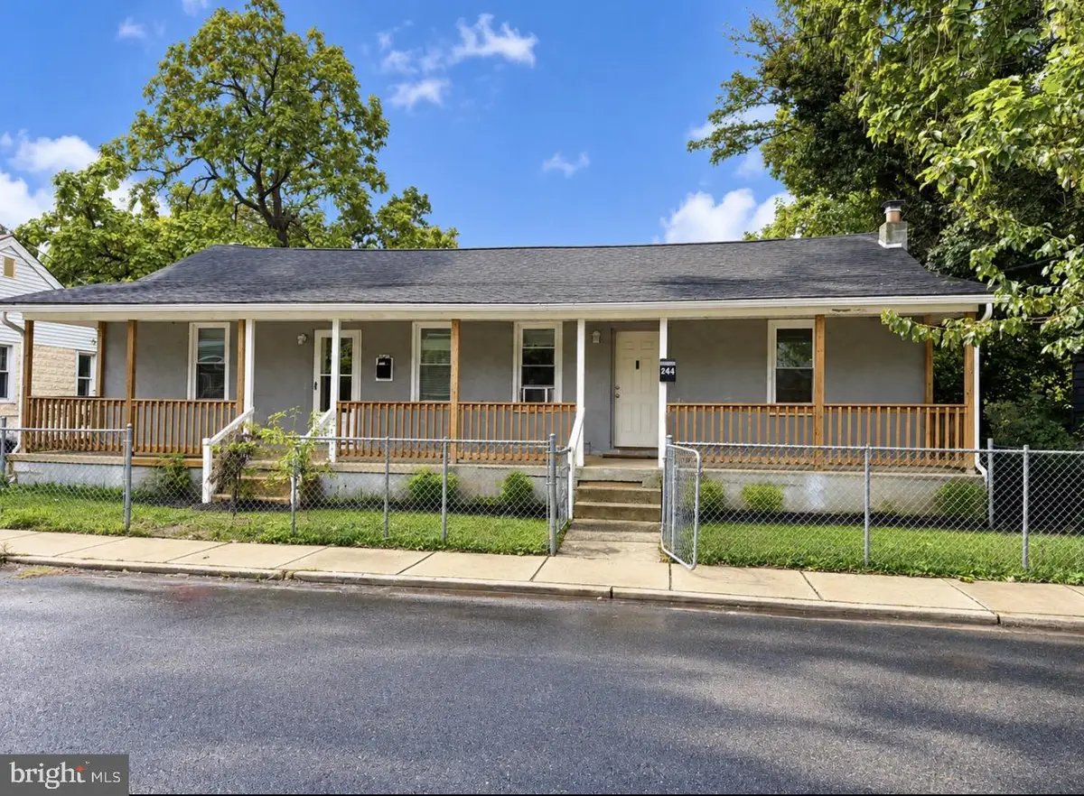 242 W Washington St, Paulsboro, NJ 08066 - #1