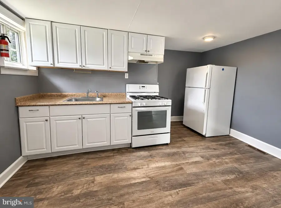 242 W Washington St, Paulsboro, NJ 08066 - #3