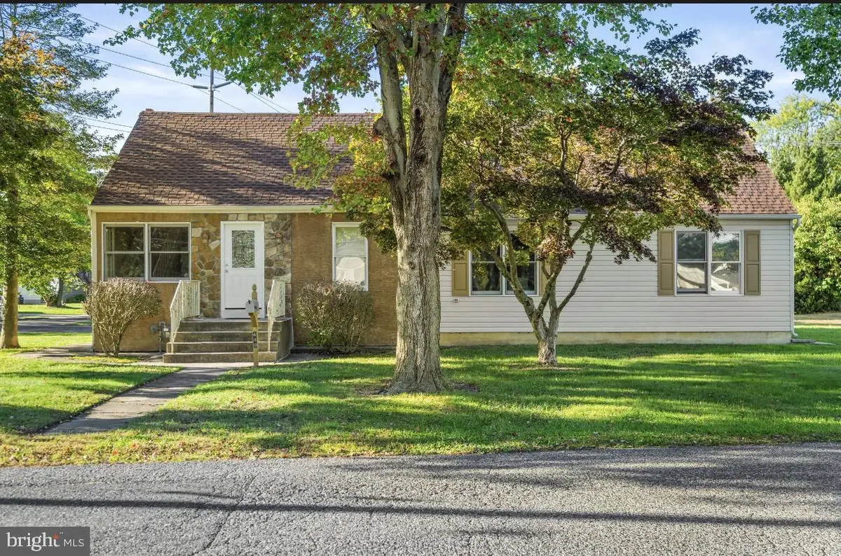 449 Chestnut St, Williamstown, NJ 08094 - #1