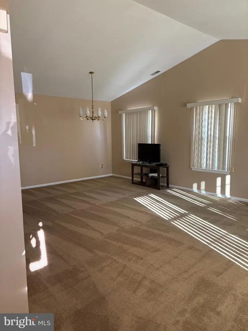 342 Martinique Dr, Williamstown, NJ 08094 - #2