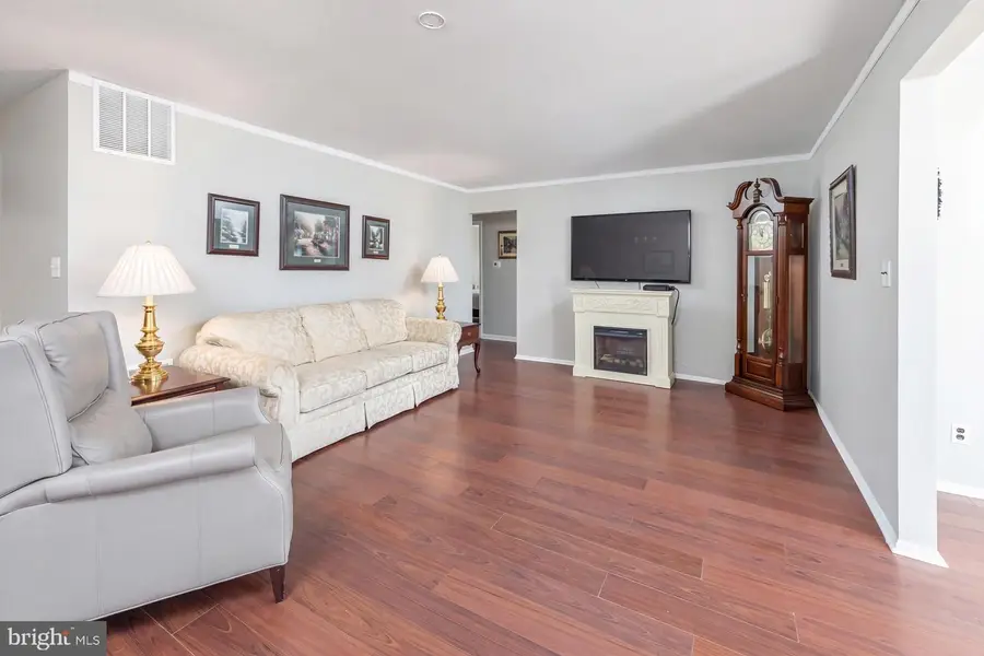 29 Uxbridge Pl, Sewell, NJ 08080 - #3