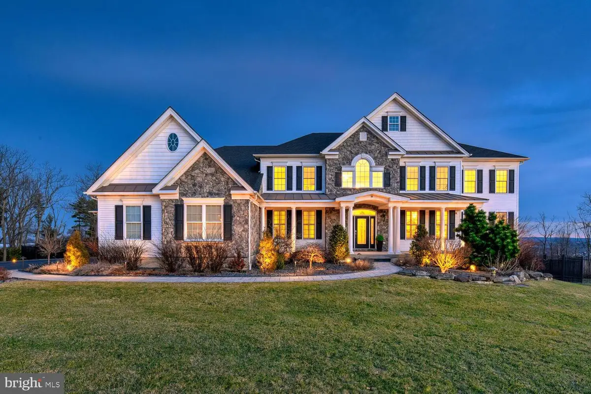 19 Donna Dr, Flemington, NJ 08822 - #1