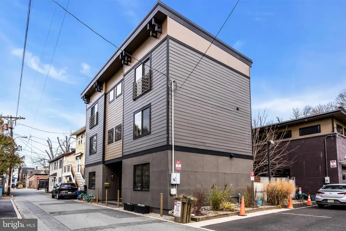 10 Mccready Aly, Lambertville, NJ 08530 - Image #1