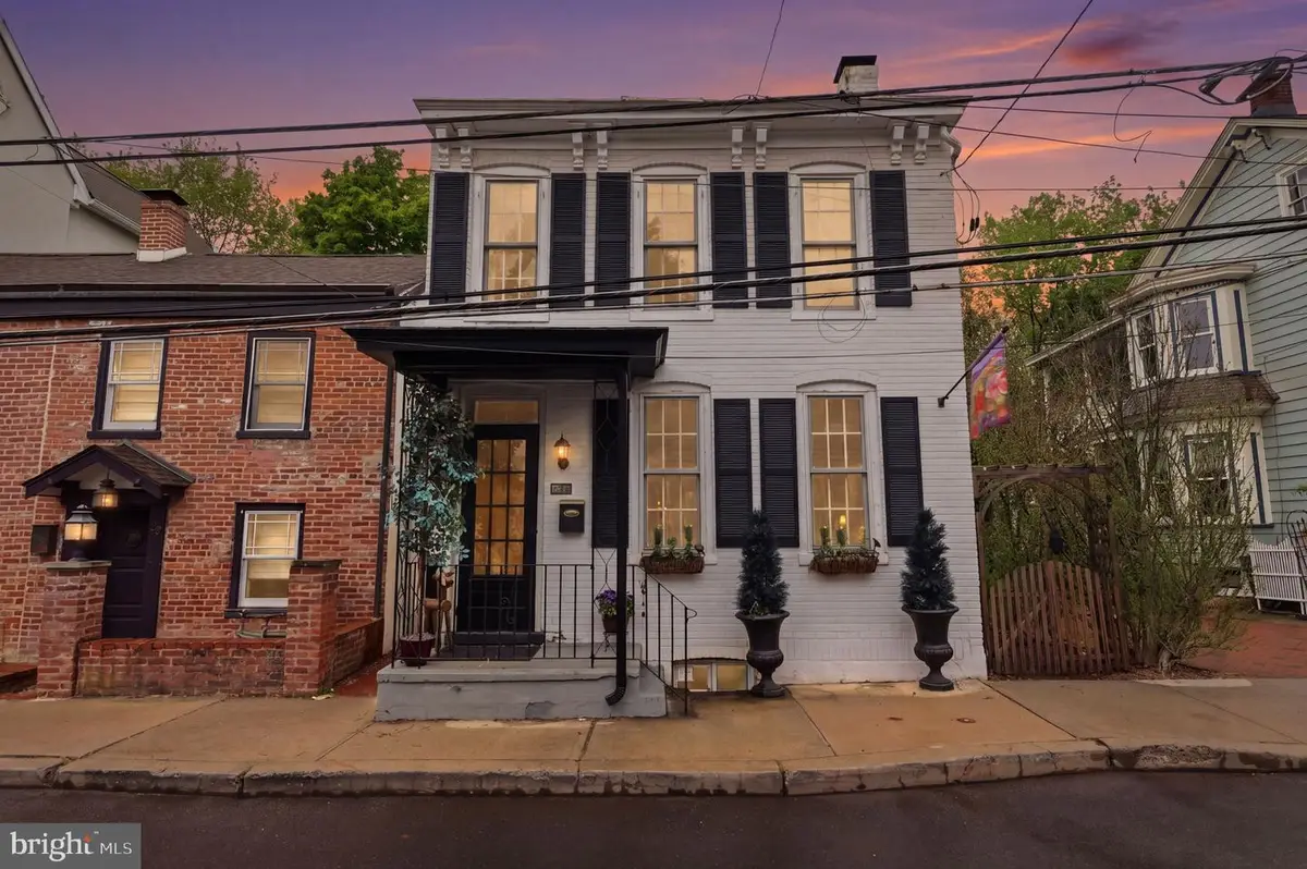 30 Swan St, Lambertville, NJ 08530 - #1