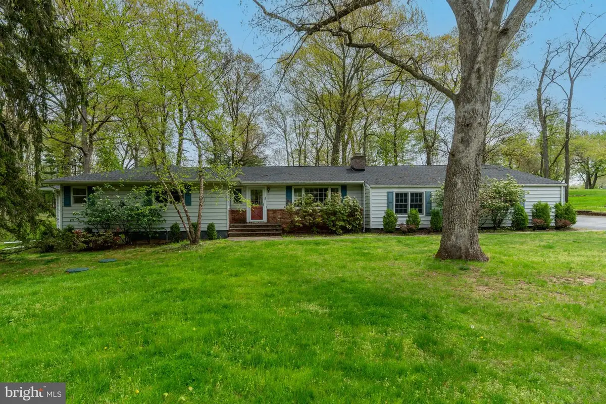 19 Floral Rd, Flemington, NJ 08822 - #1