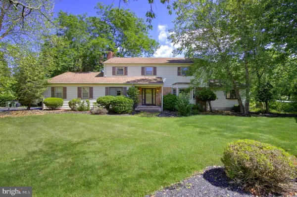 7 Horseshoe Rd, WHITEHOUSE STATION, NJ 08889