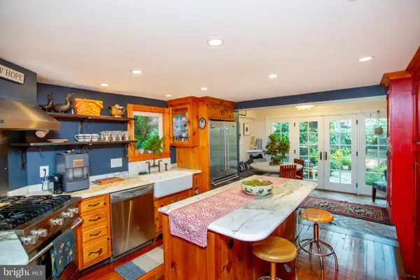 8 Canal St, LAMBERTVILLE, NJ 08530