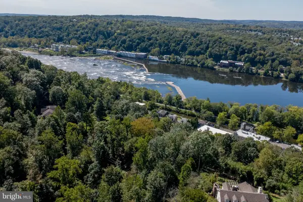 22 Weeden St, LAMBERTVILLE, NJ 08530