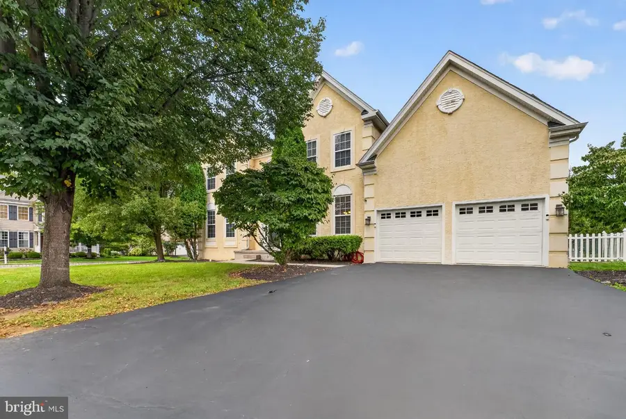 81 Crestview Dr, Clinton, NJ 08809 - #3