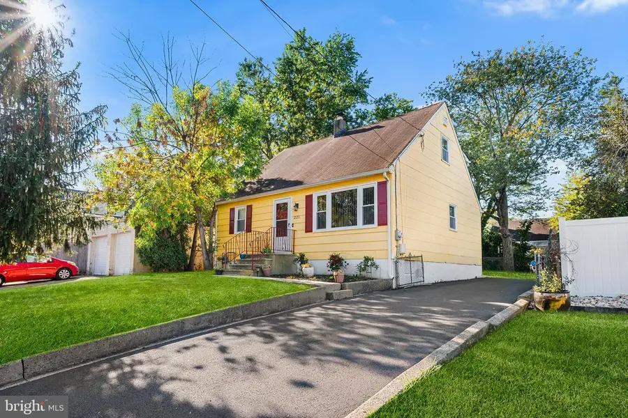 221 Hazelhurst Ave, Trenton, NJ 08638 - Image #2