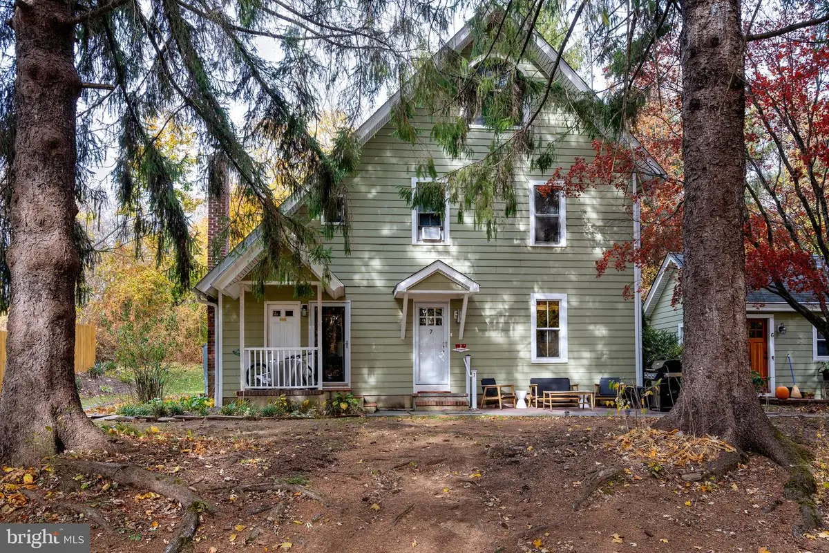7 Castle Ln, Hopewell, NJ 08525 - #1