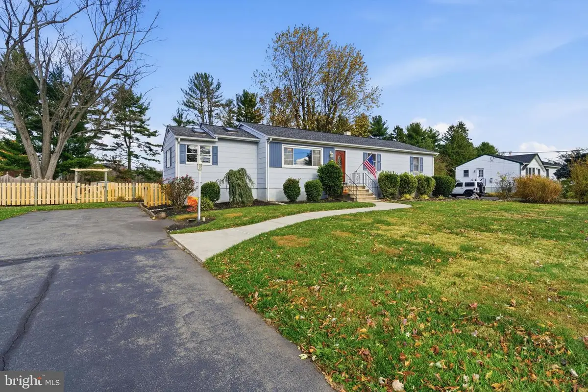 17 Woosamonsa Rd, Pennington, NJ 08534 - Image #1