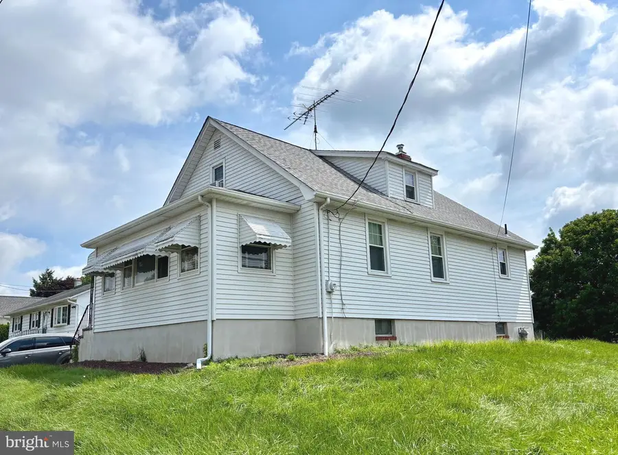 374 Sandalwood Ave, Hamilton Township, NJ 08619 - Image #3